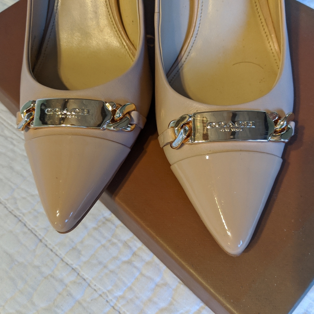 Coach Pumps